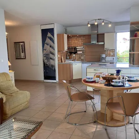 Lumineux A 1,5 Km De La Avec 2 Terrasses - - Fr-1-226a-159 Frejus
